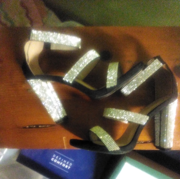 Dressy slingback heels - Picture 2 of 4
